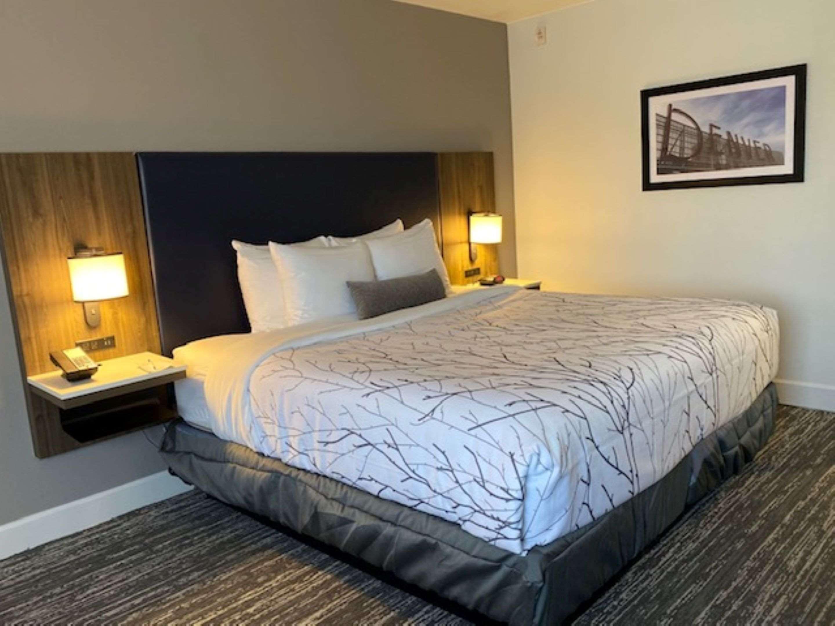 Best Western Premier Denver East Екстериор снимка