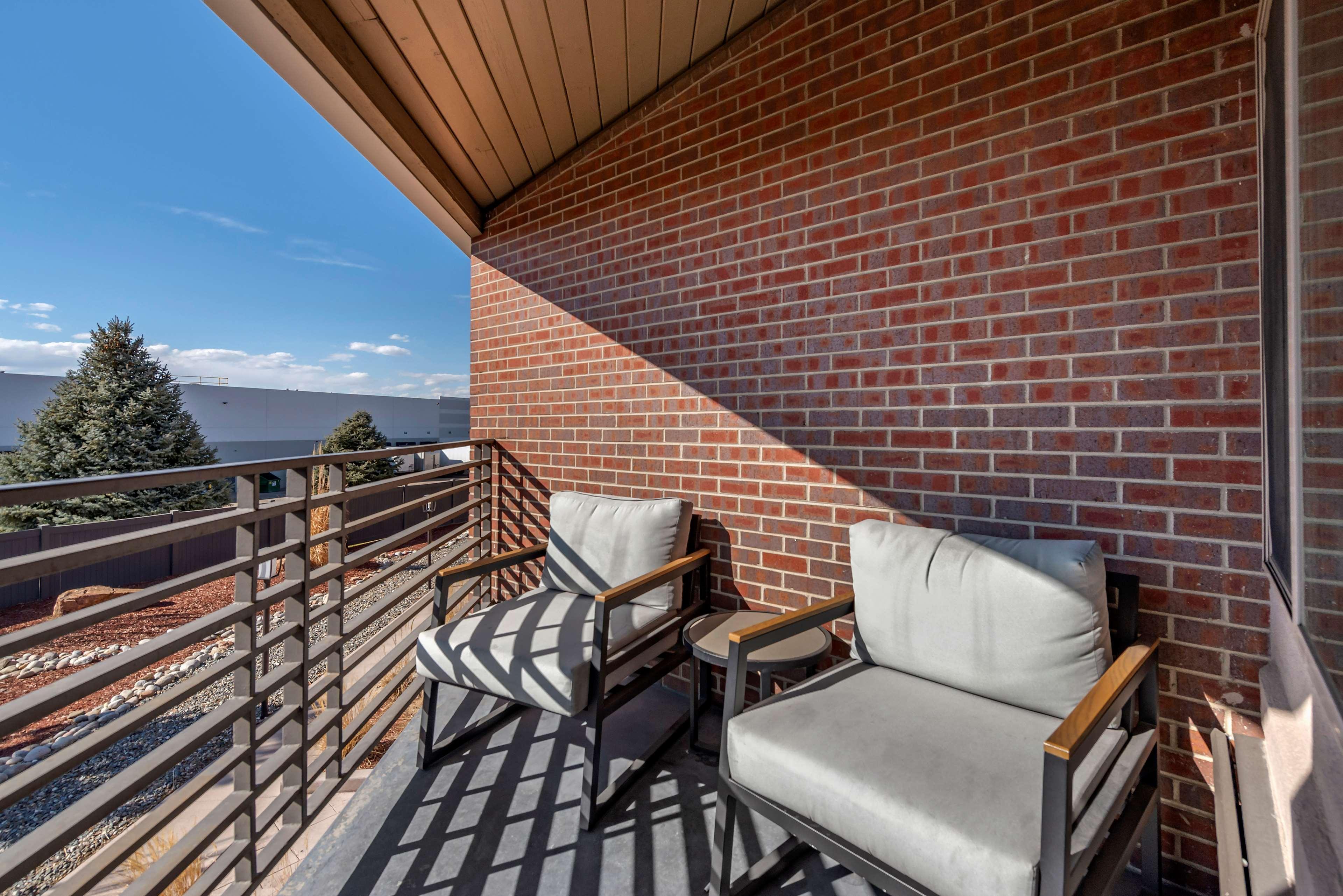 Best Western Premier Denver East Екстериор снимка