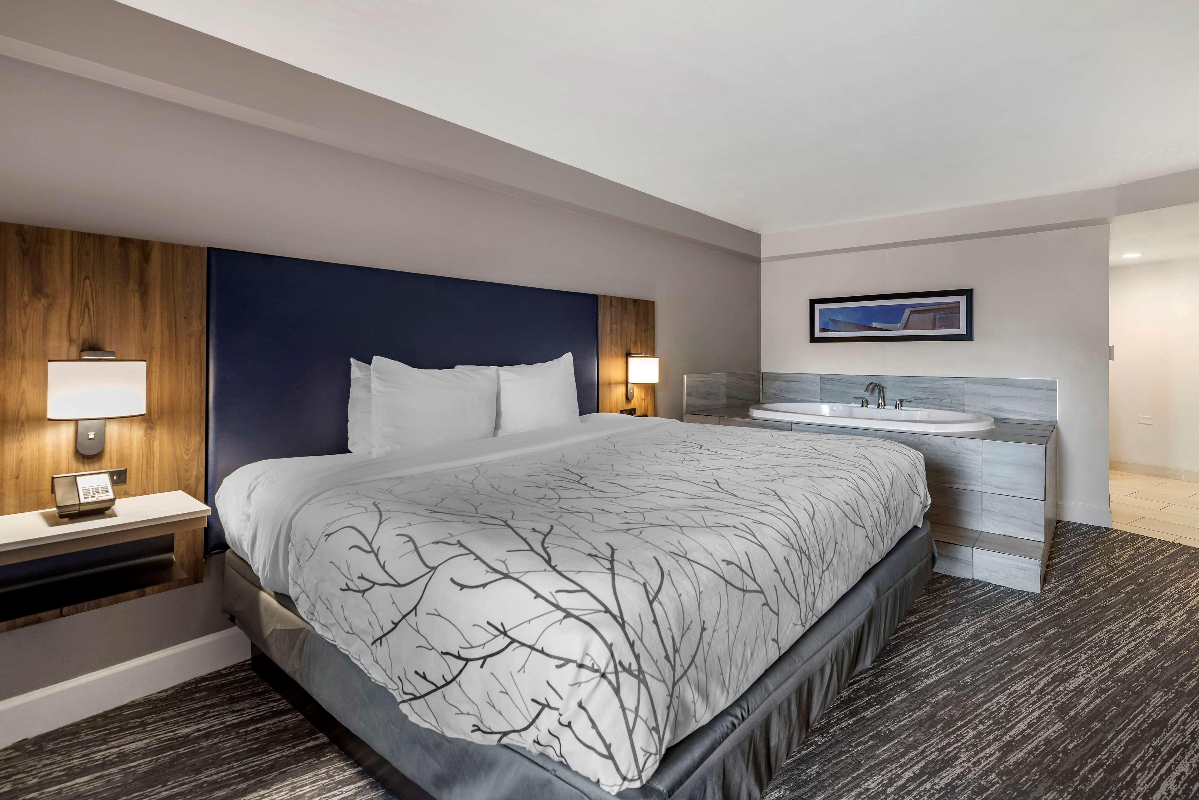 Best Western Premier Denver East Екстериор снимка