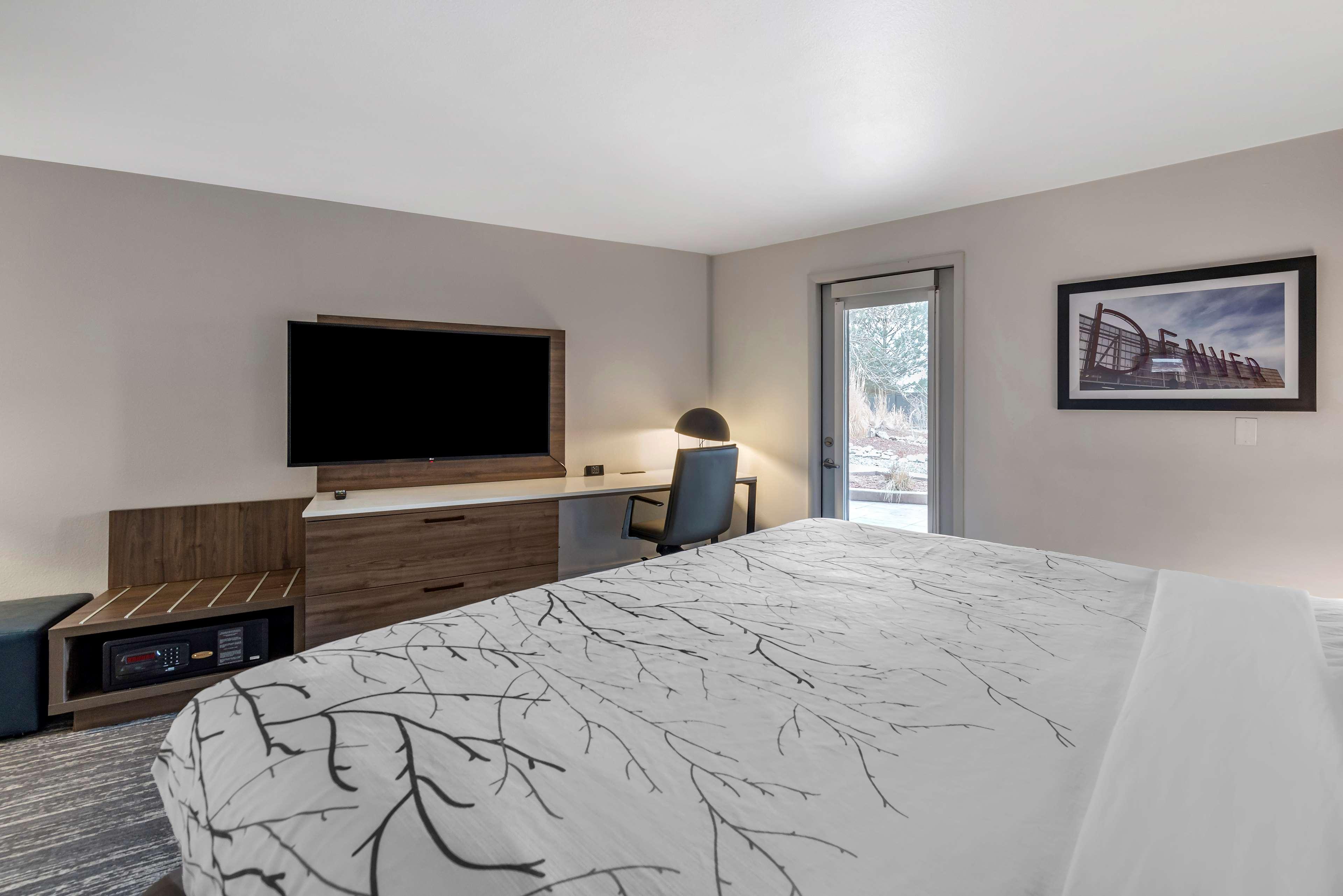 Best Western Premier Denver East Екстериор снимка
