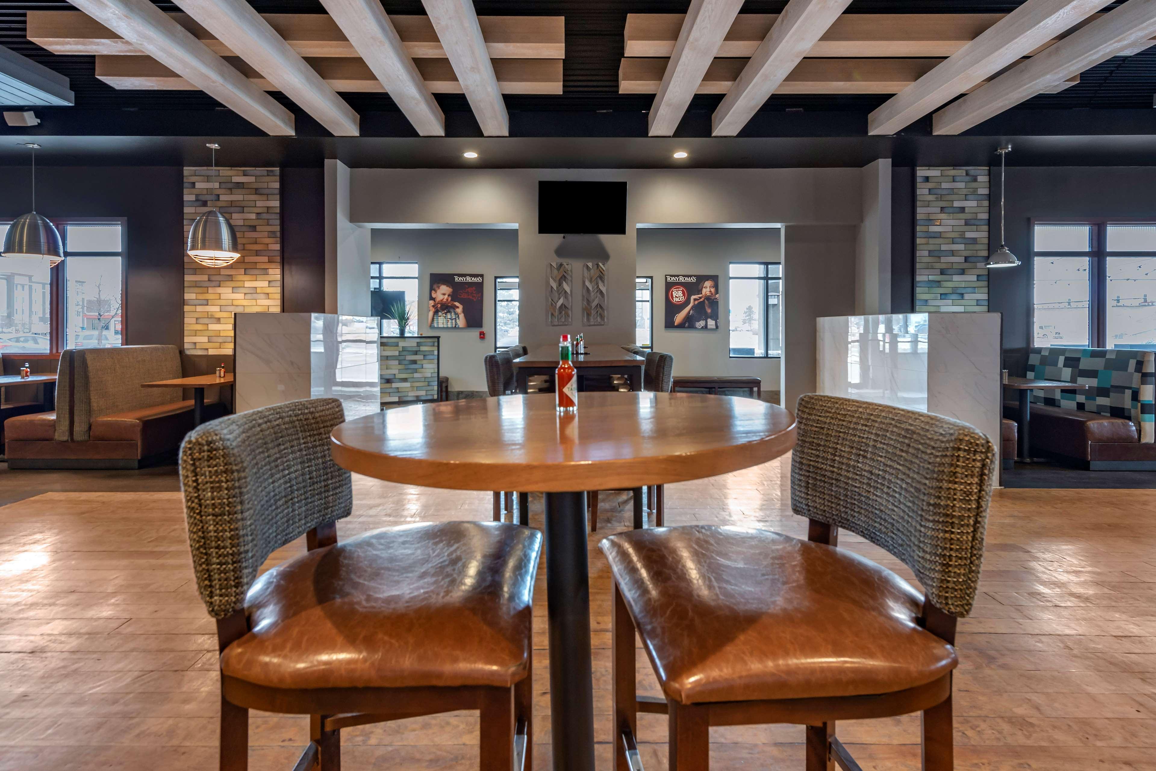 Best Western Premier Denver East Екстериор снимка