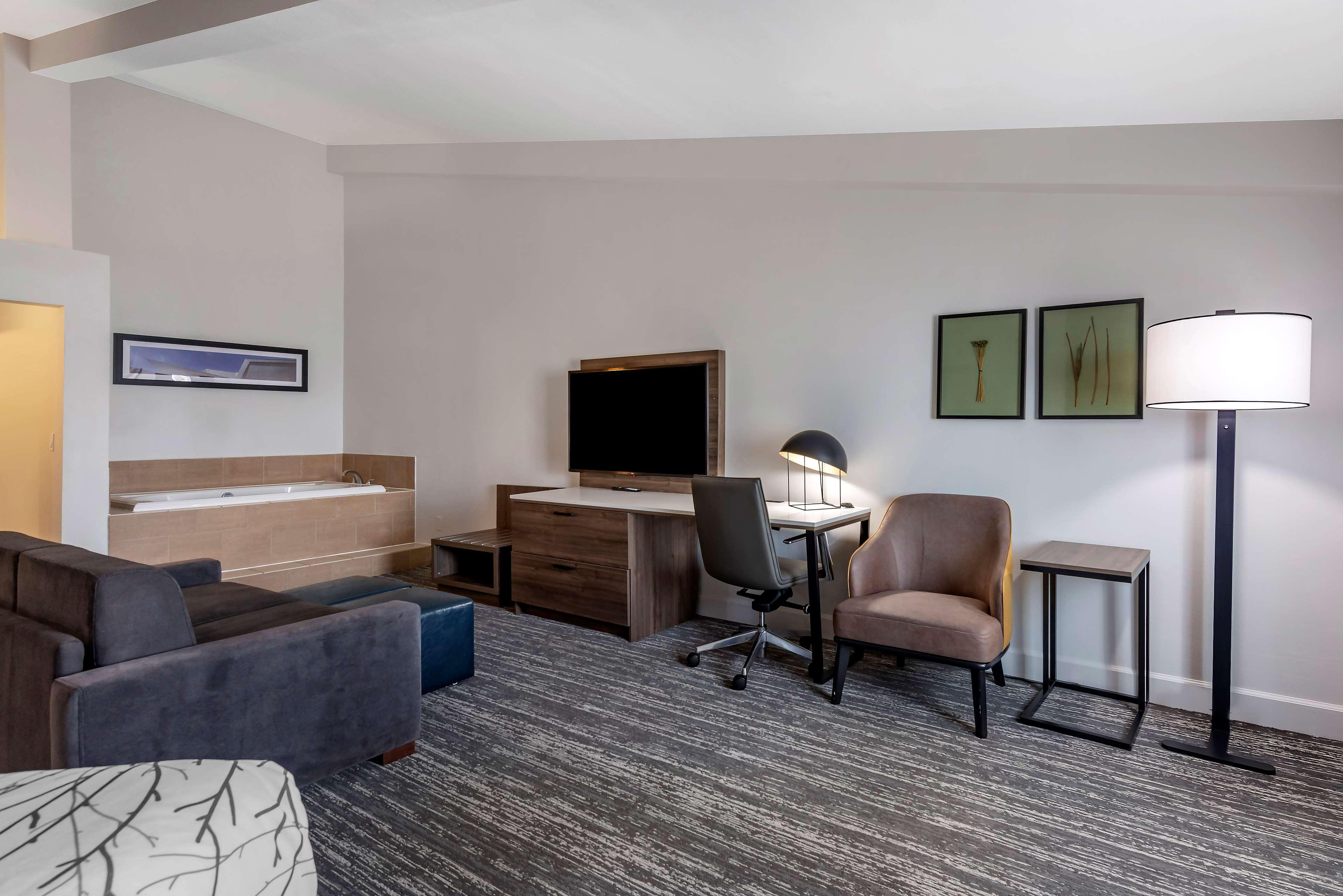Best Western Premier Denver East Екстериор снимка