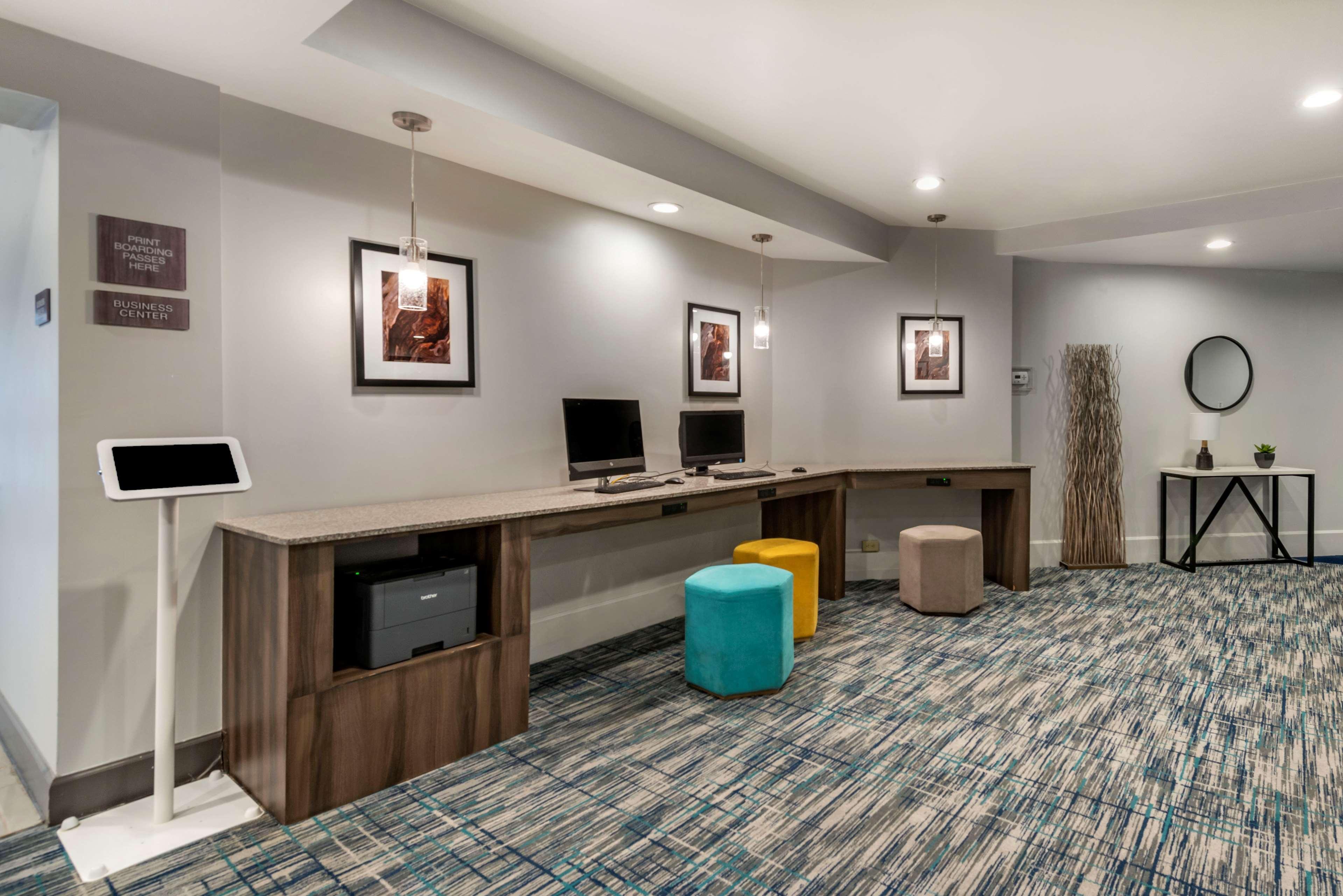 Best Western Premier Denver East Екстериор снимка