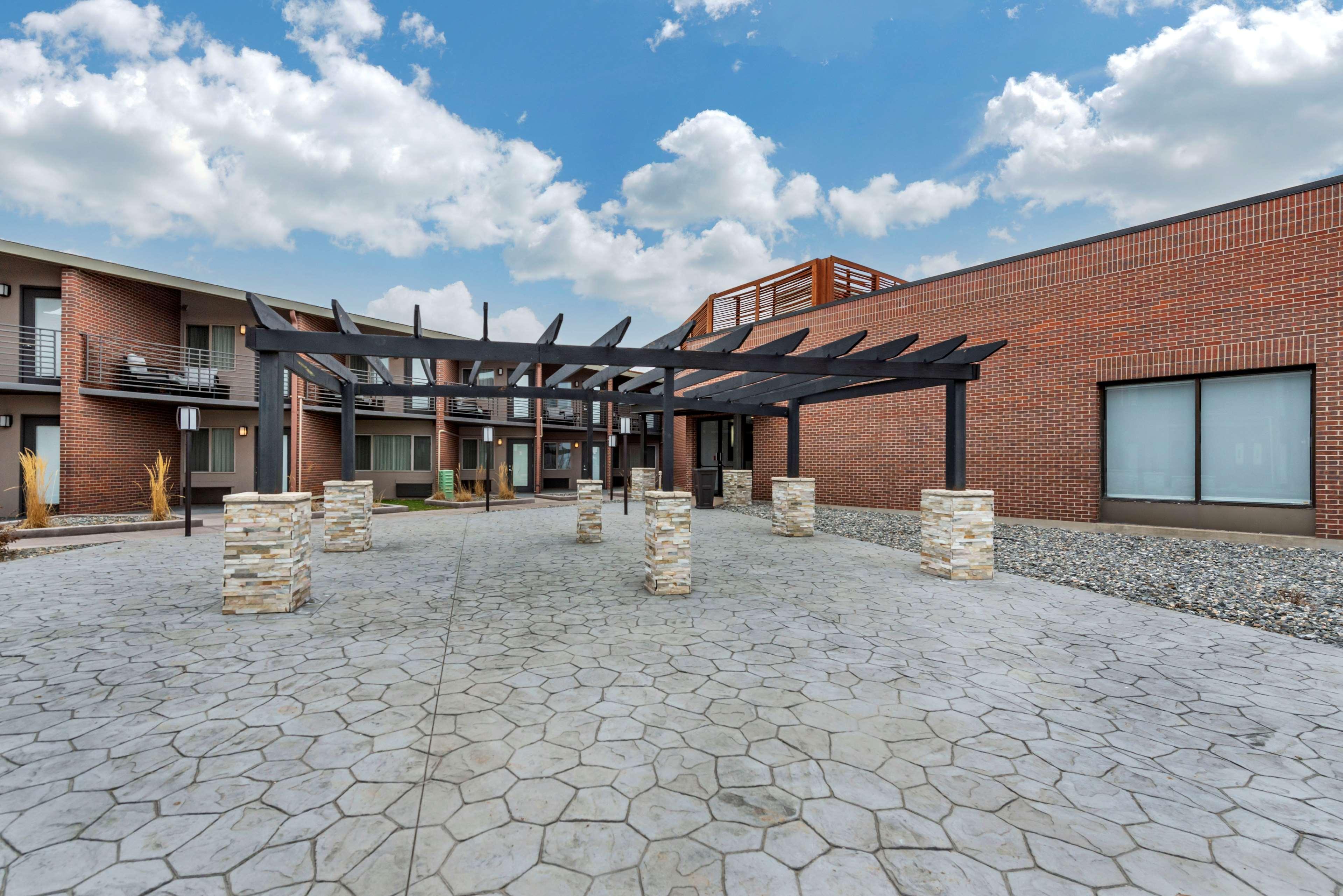Best Western Premier Denver East Екстериор снимка