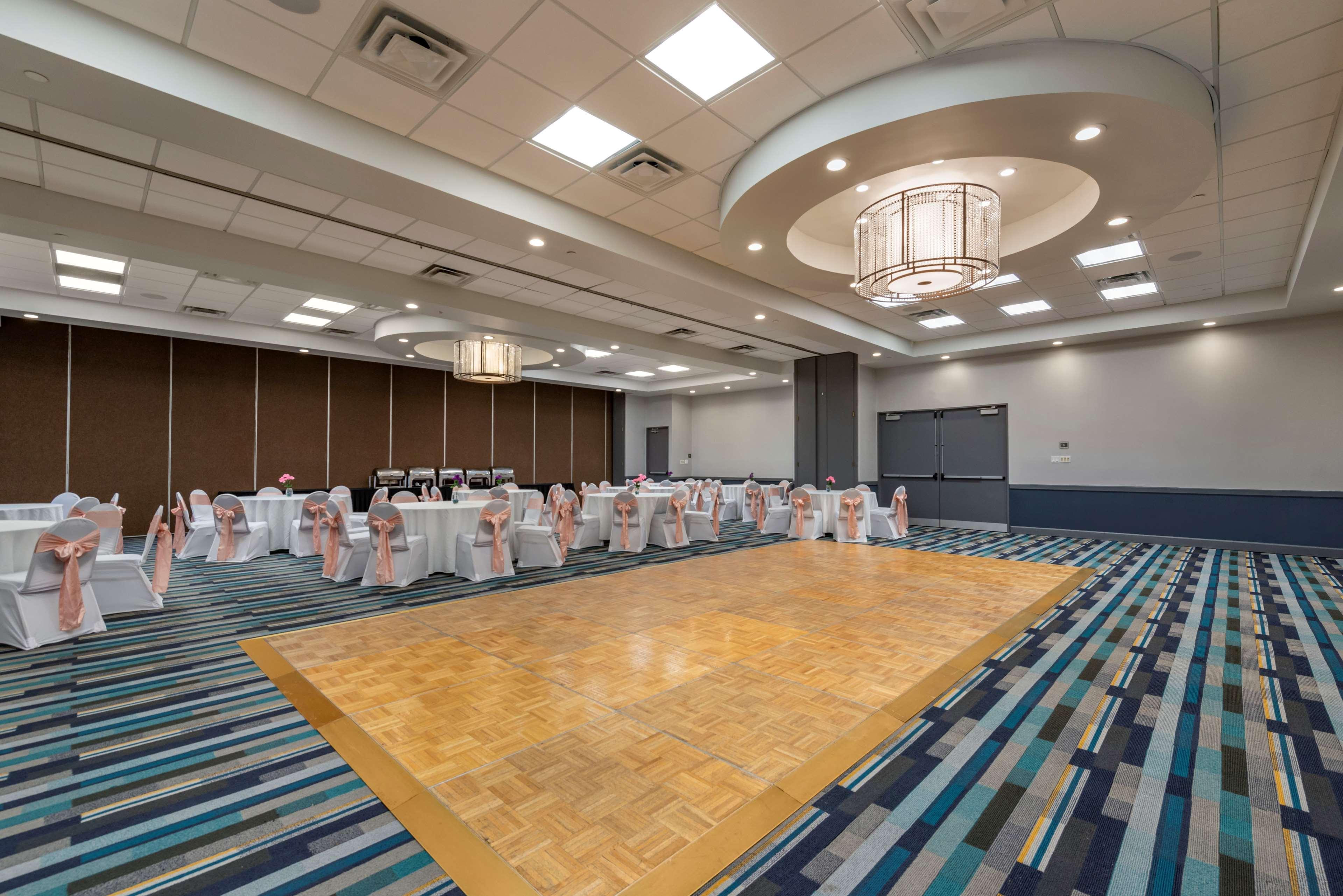 Best Western Premier Denver East Екстериор снимка