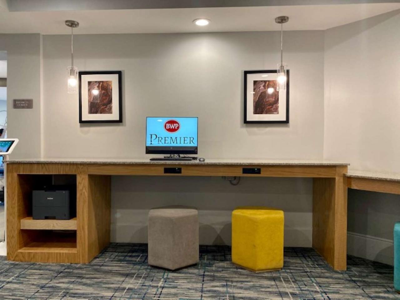 Best Western Premier Denver East Екстериор снимка