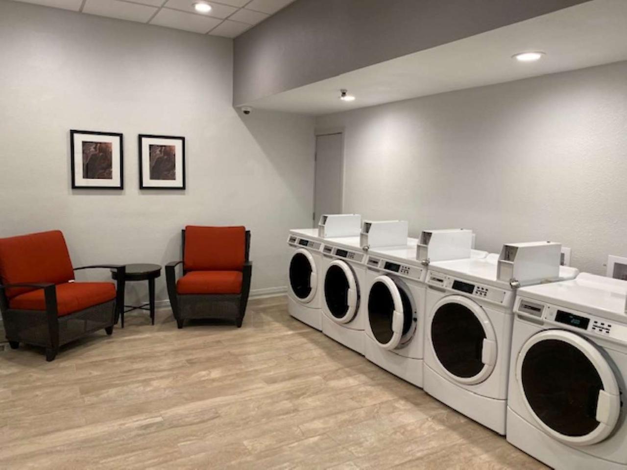 Best Western Premier Denver East Екстериор снимка