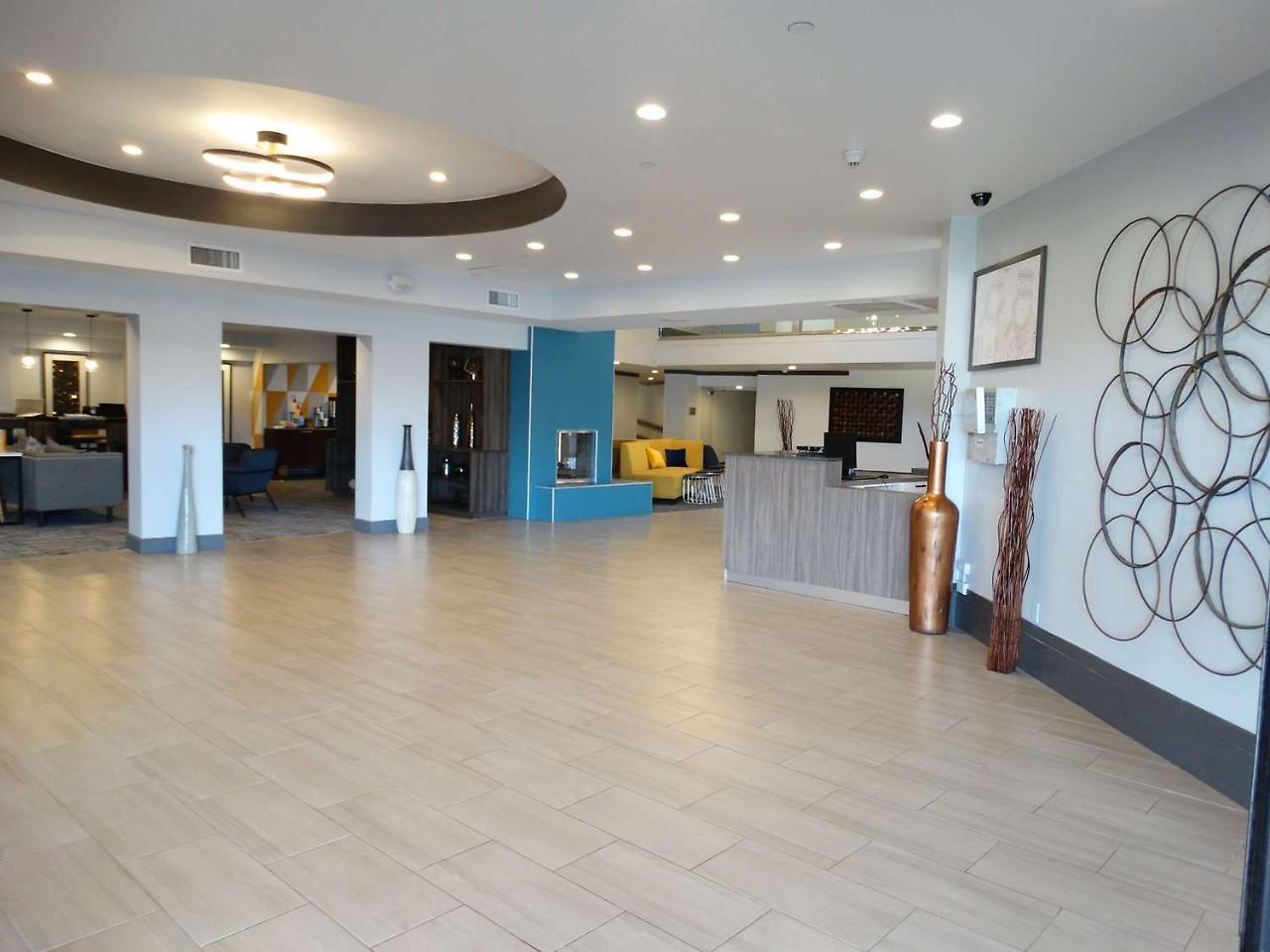 Best Western Premier Denver East Екстериор снимка