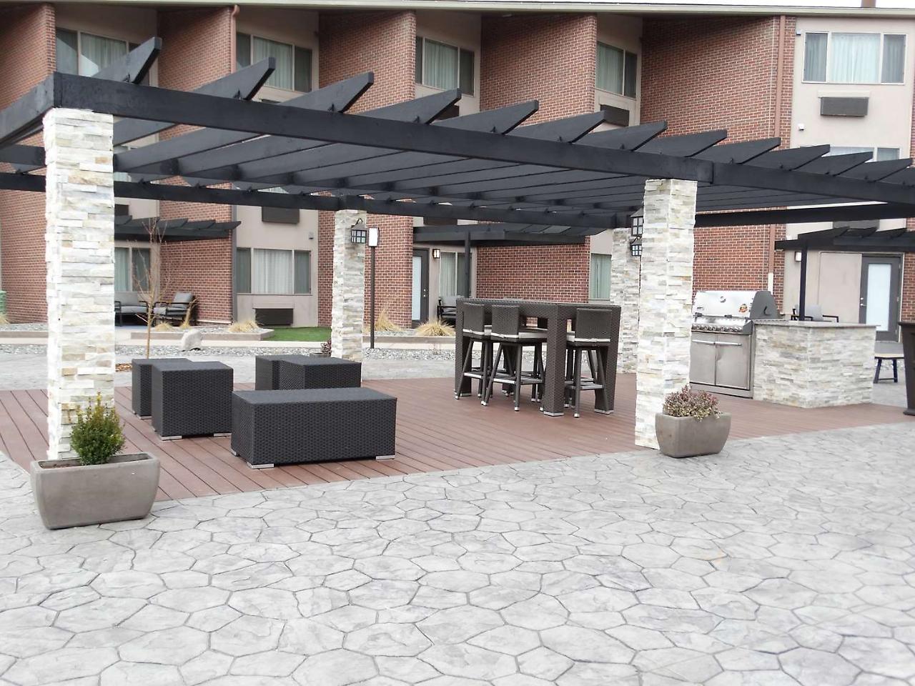 Best Western Premier Denver East Екстериор снимка