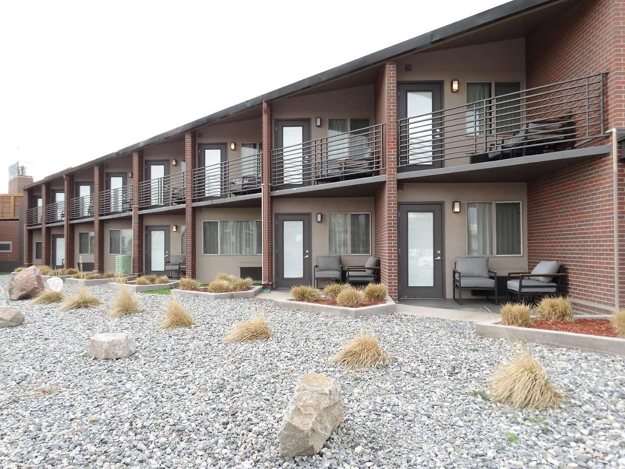 Best Western Premier Denver East Екстериор снимка