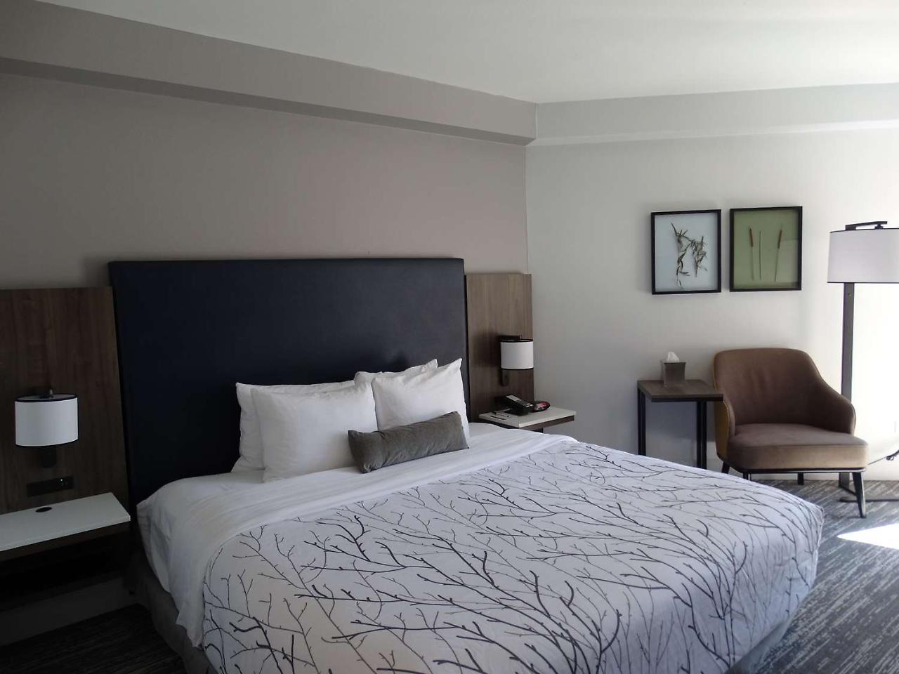 Best Western Premier Denver East Екстериор снимка