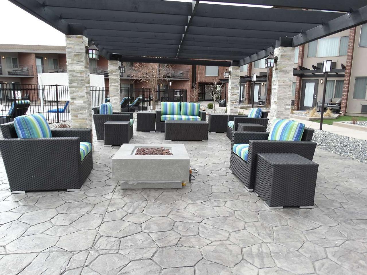 Best Western Premier Denver East Екстериор снимка