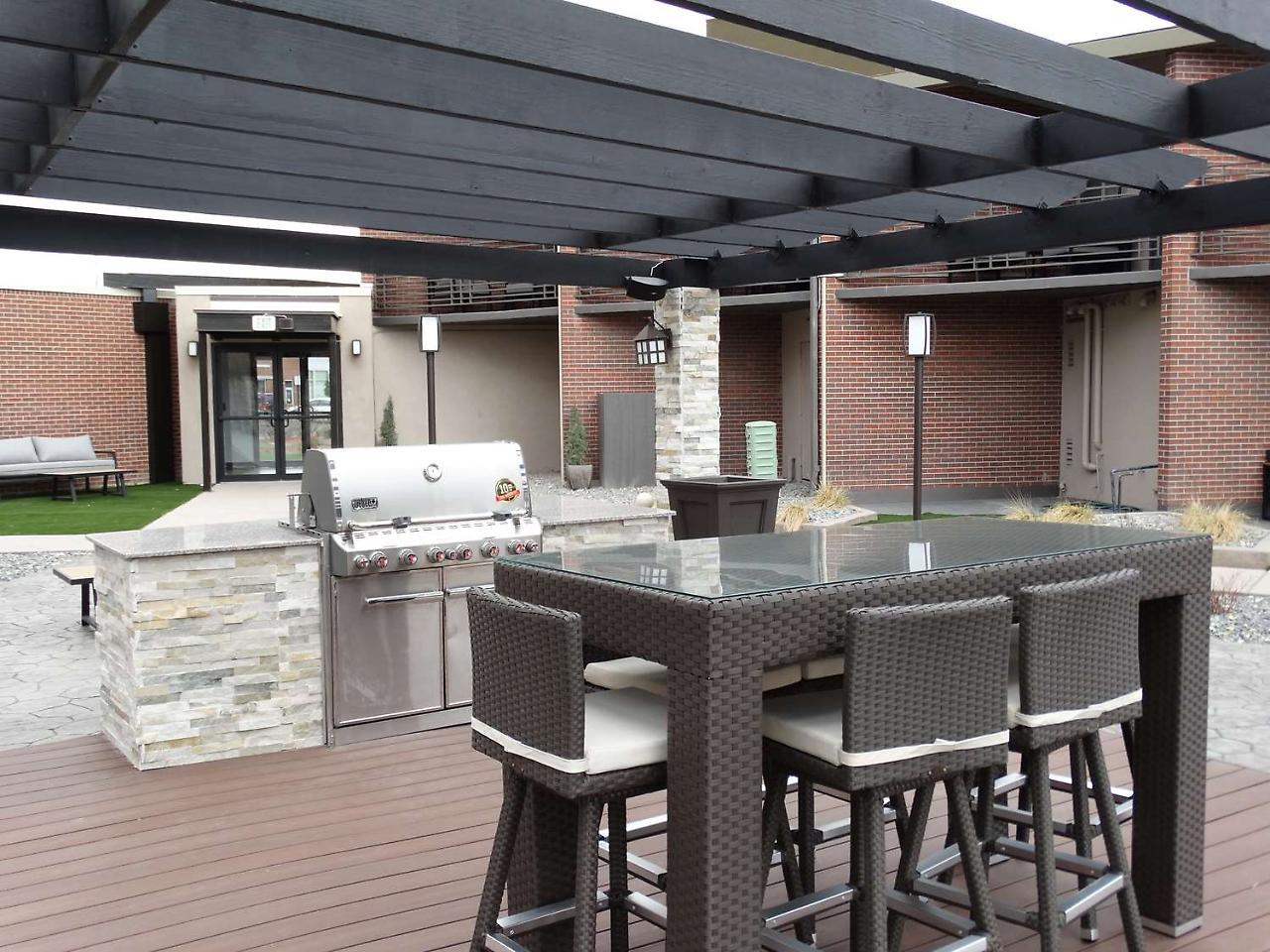 Best Western Premier Denver East Екстериор снимка