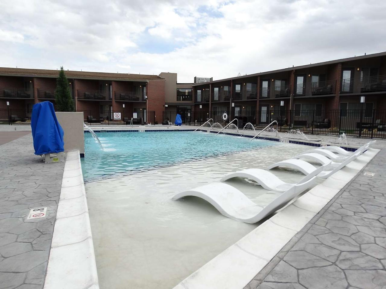 Best Western Premier Denver East Екстериор снимка